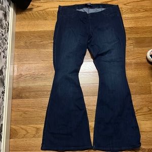 Flared bell bottom Hollister flexible jeans. Size Xl with elastic waistband